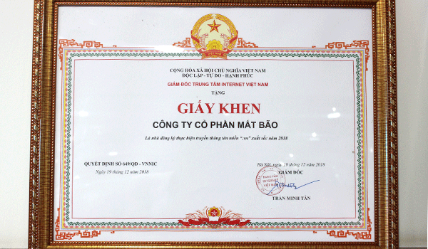 Mắt Bão nhận bằng khen của Trung tâm Internet Việt Nam 5