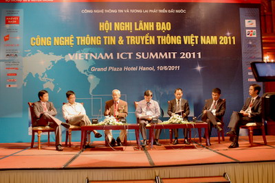 VietNam-ICT-Summit-2011-(1).jpg